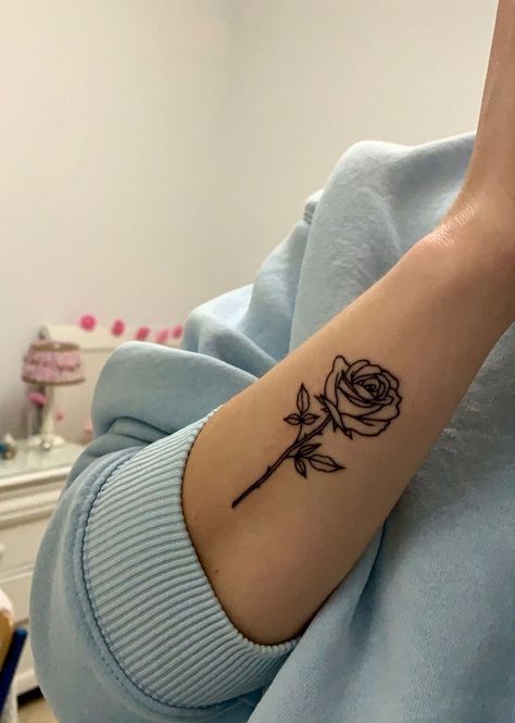 Wrist Tattoos For Women Stencil, Tattoo Without Shading, Rose Tattoo Simple, Small Wrist Tattoos For Women, Simple Rose Tattoo, Rose Tattoo On Arm, Rose Tattoos For Women, Small Rose Tattoo, Hand Tattoos For Girls