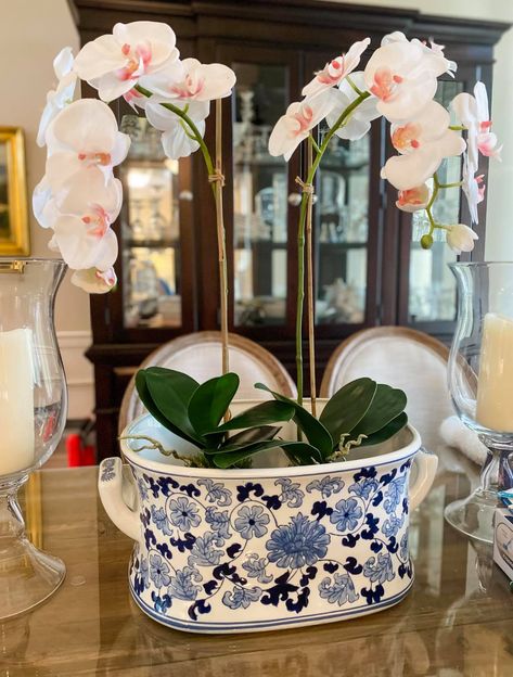 Chinoiserie Bowl Centerpiece, Orchids In Blue And White Bowl, Blue And White Planters Pots, Diy Blue And White Vase, Blue And White Planter, Blue And White Vases With Flowers, White Vases Decor Ideas, Potted Orchid Centerpiece, Ikebana Flowers