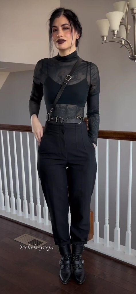 Bar Worker Outfit, Goth 2023 Fashion, Winter Bartender Outfits, The Head And The Heart Concert Outfit, Cropped Jumper Outfit Winter, Mesh Duster Outfit, Outfit Inspo Goth Grunge, Chic Alternative Style, Gothic Going Out Outfit