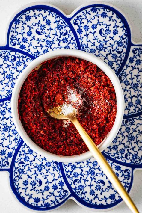 The Best Aleppo Pepper Substitute (+ More Alternatives) - Non-Guilty Pleasures Hungarian Paprika, Aleppo Pepper, Dried Peppers, Chile Pepper, Chilli Pepper, Chilli Powder, Grilled Meat, Spice Blends, Guilty Pleasures