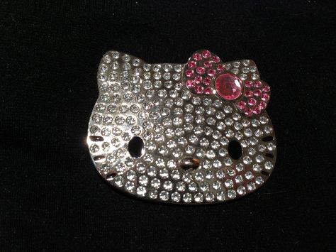 Bling Hello Kitty Compact Mirror.  -Gift from one of my besties, Ahna 😻 Bling Hello Kitty, Hello Kitty Rhinestone, Cute Henna Designs, Rhinestone Designs Pattern, Hello Kitty Y2k, Y2k Hello Kitty, Bling Bags, Hello Kit, Diamond Paint