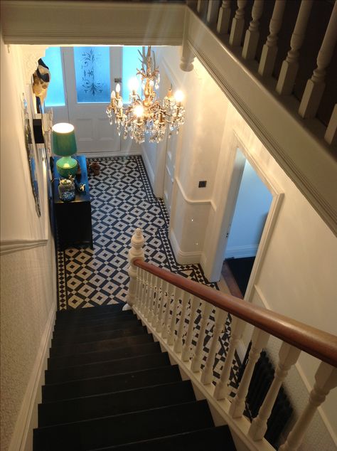 Tiled hallway and amazing lighting Edwardian Hallway, Hall Tiles, Victorian Hallway, Painted Staircases, Hall Flooring, Tiled Hallway, Hallway Inspiration, Hallway Flooring, White Tile Floor