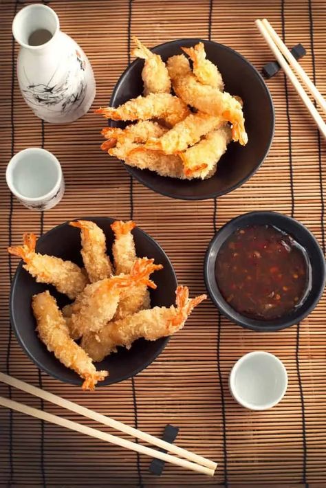 Eating Japanese Food, Fried Tempura, Japenese Food, Table Manners, Japanese Cooking, Food Goals, Japan Food, Fried Food, Tempura