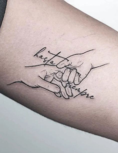 Tattoos For Your Daughter, Father Tattoo Ideas For Daughter, Tattoos For My Son, Baby Hand Tattoo, Minimalist Mom Tattoo, Tattoo For My Son, Tattoo Main, Motherhood Tattoos, Baby Tattoo