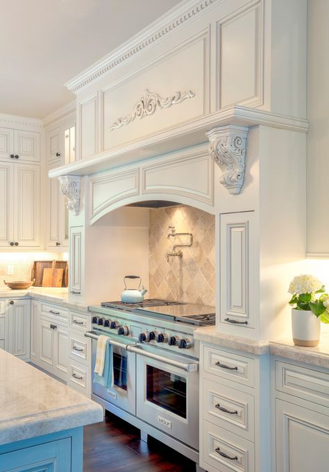 French Style Kitchen Ideas, Neo Classic Kitchen, Country Chateau, French Country Chateau, French Style Kitchen, Mediterranean Kitchen Design, Kitchen Hood Design, Kitchen French, Elegant Kitchen Design