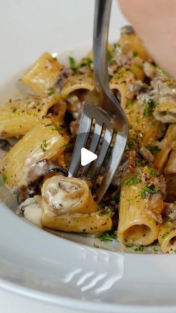 Alfredo Rigatoni, Mushroom Alfredo, Cozy Dinner, Healthy Food Facts, Pasta Salads, Mushroom Pasta, Creamy Mushrooms, Easy Pasta Recipes, Idee Pasto Sano