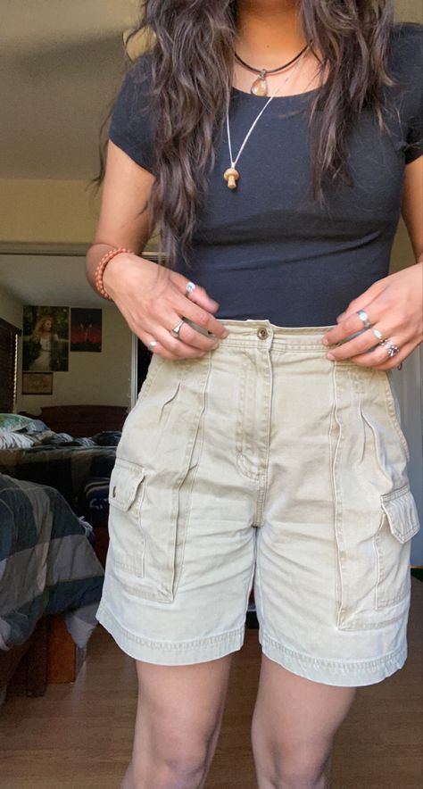 i love cargo shorts Kakhi Short Outfits, Khaki Cargo Shorts Outfit Women, Women Cargo Shorts Outfit, Cargo Bermuda Shorts Outfit Women, Long Cargo Shorts Outfits Women, Beige Cargo Shorts Outfit, Brown Cargo Shorts Outfit, Khaki Cargo Shorts Outfit, Khaki Shorts Outfit Aesthetic