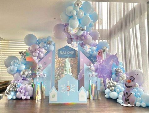 Frozen Balloon Decorations, Elsa Theme, Frozen Theme Party Decorations, Frozen First Birthday, Frozen Birthday Decorations, Frozen 3rd Birthday, Frozen Birthday Party Cake, Frozen Balloons, Frozen Birthday Party Decorations