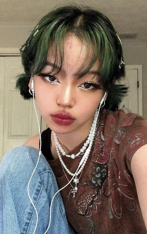 @abi.bondoc on Insta People With Dyed Hair, Alt Hair Inspo Color, Abi Bondoc, Dyed Bob Hair, Green And Brown Hair Aesthetic, Green Hair Aesthetic, Green Hair Ideas, Girl With Green Hair, Green Hair Aesthetic Grunge