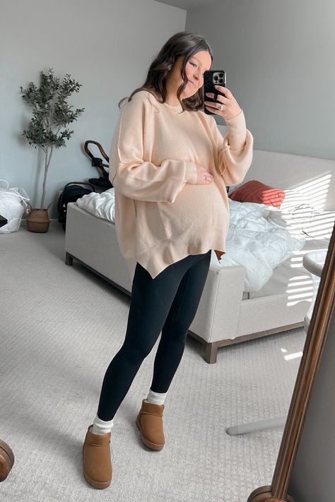 Ugg Maternity Outfit, Pregnant Christmas Outfit Casual, Maternity Smart Casual Outfit, Cozy Fall Maternity Outfits, 3rd Trimester Outfits Fall, Maternity Sweatshirt Outfit, Maturity Outfits Winter, 3rd Trimester Outfits Winter, Cute Comfy Maternity Outfits