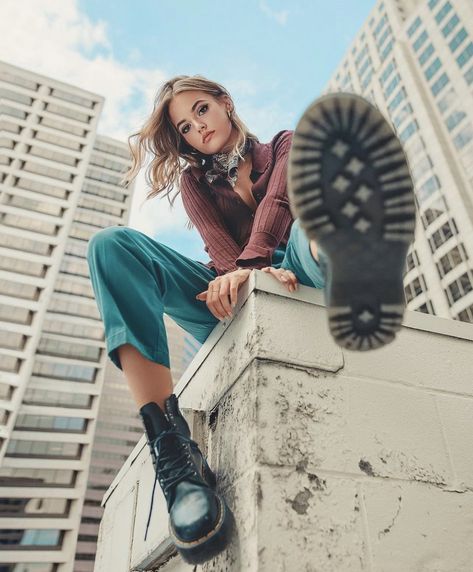 Street Fashion Shoot, Street Photography Model, Urban Photography Portrait, Street Fashion Photoshoot, Street Photography Portrait, Rooftop Photoshoot, Senior Photoshoot Poses, Wow Photo, Foto Baby