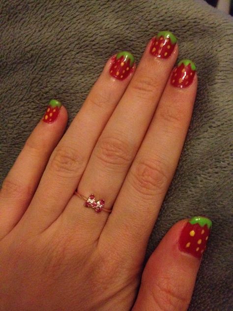 Strawberry Nails Strawberry Fingernails, Strawberry Nails Aesthetic, Strawberry Nails Simple, Short Strawberry Nails, Strawberry Nails Short, Strawberry Nails Acrylic, Strawberry Makeup Look, Silly Nails, Strawberry Shortcake Nails