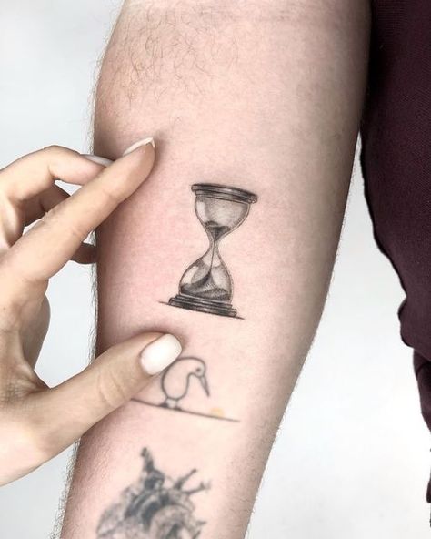 Daria Tattoo, Best Tattoo Ideas For Men, Hourglass Tattoo, Tattoos For Women Flowers, Best Tattoo Ideas, Tattoo Ideas For Men, Cool Tattoos For Guys, Small Tattoo Designs, Time Tattoos