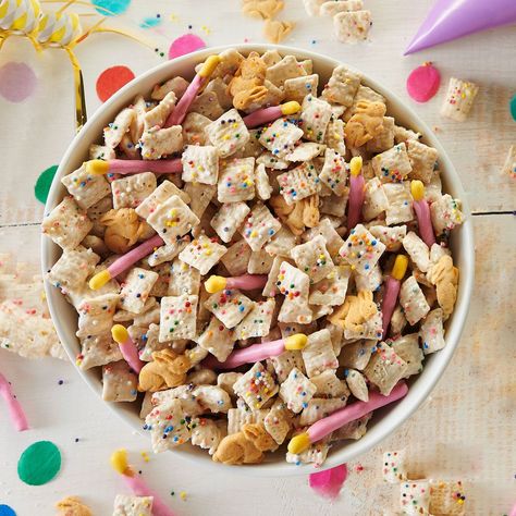 Large bowl of prepared Birthday Party Chex™ Mix Holiday Chex Mix Recipes, Muddy Buddy Recipes, Original Chex Mix, Chex Recipes, Party Food Menu, Birthday Party Menu, Chex Party Mix, Vanilla Birthday Cake, Snack Mixes