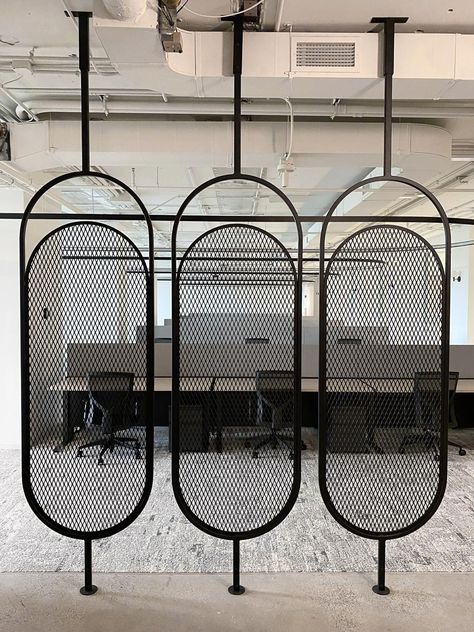 Industrial Partition Wall, Steel Partition Design, Partition Designs, Porte In Ferro, Office Dividers, Metal Room Divider, Office Interior Design Modern, Space Dividers, Divider Design