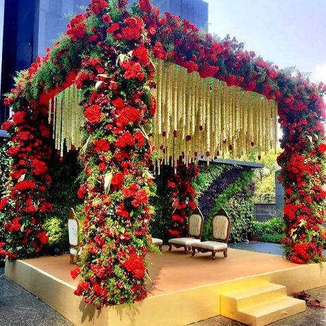 Trending: Mandap Designs For South Indian Weddings Mantapa Decoration South Indian, Vidhi Mandap Indian Weddings, Simple Wedding Mandap, Floral Mandap Decor, Mandap Decor Indian, Mandap Setup, Mandap Wedding, Vidhi Mandap, Floral Mandap