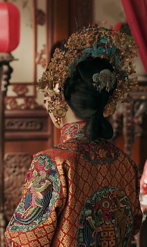 Asian Design Pattern, Princess Weiyoung, Qing Dynasty Fashion, Qing Dynasty Clothing, Yanxi Palace, Tiara Headpieces, Van Cleef And Arpels Jewelry, Chinese Aesthetic, Royalty Aesthetic