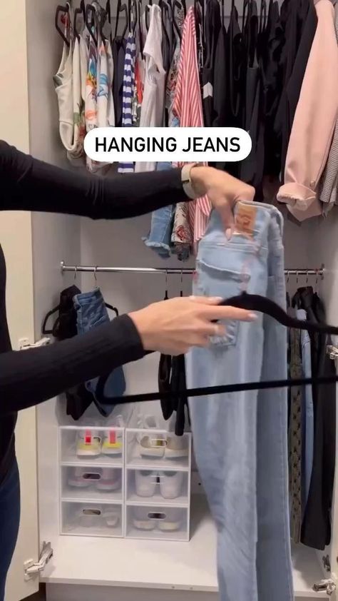 Hanging Jeans, Effective Spaces, Organiser Son Dressing, 2022 Happy New Year, Projek Menjahit, Packing Hacks Clothes, Clothes Organization Diy, Organisation Hacks, Seni Dan Kraf