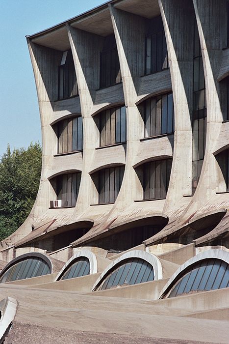 paolomottadelli: Pic by Paolo Mottadelli Technical College, Busto Arsizio, Italy, Enrico Castiglioni/Carlo Fontana, 1963-64. View this on the map Facade Structure, 1960s Architecture, Architecture Brutalism, Architecture Journal, Online Architecture, Brutalism Architecture, Concrete Architecture, Architecture Magazine, Mid Century Architecture