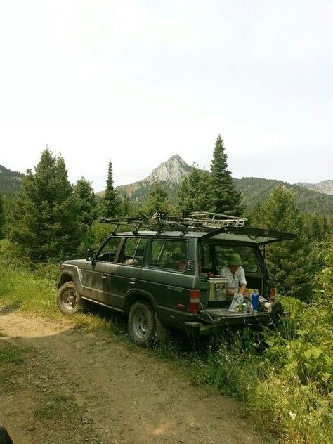 Old Toyota Land Cruiser, Land Cruiser Camping, Old Land Cruiser, Land Cruiser 60 Series, Dirt Road, Honda Pilot, Lunch Break, Land Rover Discovery, Mellow Yellow