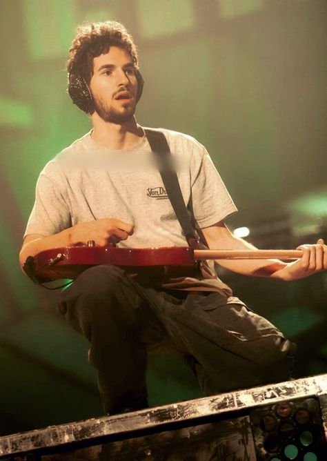 Brad Delson, Mike Shinoda, Linkin Park, Cool Bands, Drawing Ideas, Rock Bands, Singers, Music, Quick Saves