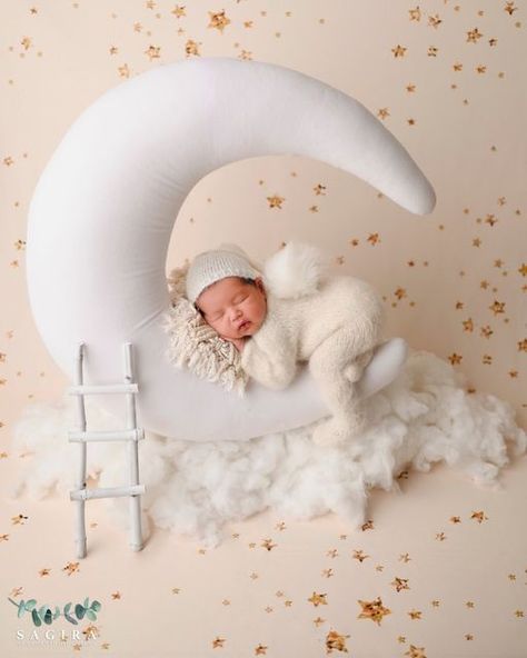 Baby Girl Photoshooting Ideas, A Million Dreams, Baby Photography Backdrop, Million Dreams, Foto Newborn, Baby Moon, Newborn Mom, Baby Boy Pictures, Newborn Baby Photoshoot