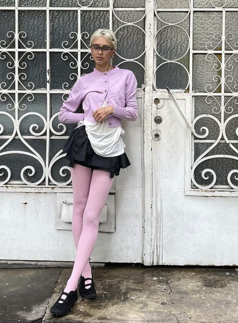 Coloured Tights Outfit, Blue Tights Outfit, Pink Tights Outfit, Color Tights Outfit, Colorful Tights Outfit, Hslot Outfit, Coloured Tights, College Outfit Ideas, Colored Tights Outfit