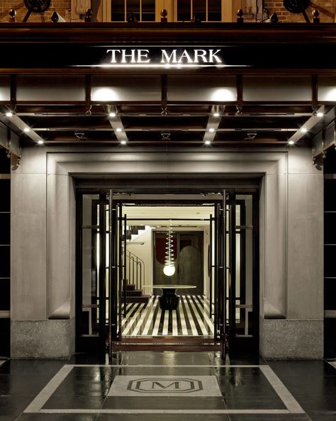 The Mark Hotel is a 5 star hotel in New York City. Located on Madison Avenue near Central Park, this luxury hotel in Manhattan boasts lavish rooms and suites, a fine dining restaurant, and the famous Frederic Fekkai salon. New York City Penthouse, Mark Hotel, Manhattan Hotels, Art Deco Hotel, Hotel Entrance, Entrance Design, Law Office, Design Hotel, Upper East Side