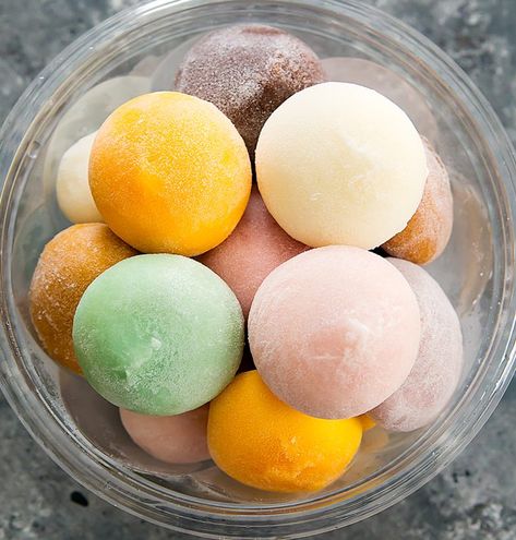 Desserts Japonais, Mochi Recipe, Mochi Ice Cream, Diy Desserts, Japanese Dessert, Japanese Snacks, Food Display, Whole Foods Market, Cute Desserts