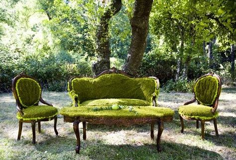 decor - moss covered furniture by giac1061, via Flickr Catherine Klein, Moss Garden, Villa Wedding, Whimsical Garden, The Grass, Outdoor Rooms, Backyard Design, Dream Garden, Yard Art