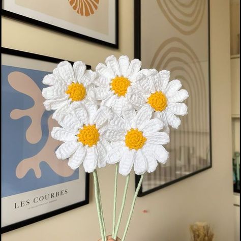 Yarn Under on Instagram: "Daisy bouquet 🌼💛" Daisy Crochet Bouquet, Bouquet Crochet, Daisy Crochet, Daisy Bouquet, Crochet Bouquet, Crochet Accessories, Knitting Ideas, Crochet Knitting, Cute Drawings