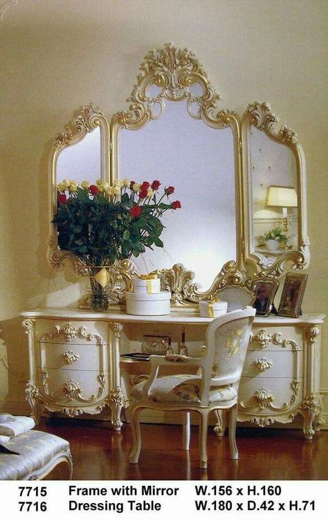 Vintage Dressing Rooms, Victorian Style Furniture, Vanity Table Vintage, House Renovation Design, Home Spa Room, Beautiful Vanity, Bedroom Victorian, My Bedroom Ideas, European Style Homes