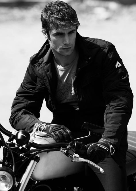 Mario Ermito Man On A Motorcycle, Nick Bateman, Motorcycle Men, Biker Men, David Gandy, Male Photography, Male Beauty, Male Models, Male Model