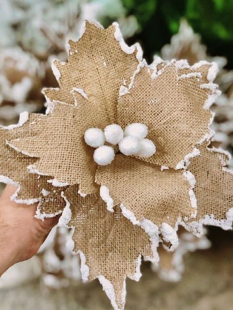 Jute Rope Crafts, Burlap Crafts Diy, Diy Crafts Keychain, Rope Craft Ideas, Sunflower Burlap Wreaths, Decor Makeover, Shabby Chic Diy Crafts, Felt Christmas Tree Decorations, Rope Projects