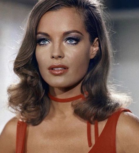 VISUAL CATALOG’s Instagram post: “Romy Schneider in Max et les Ferrailleurs, 1971. Claude Sautet. #vintageysl #edits #vintagewardrobe #germanactress” I Carried A Watermelon, 70s Photos, French New Wave, Romy Schneider, Great Women, Famous Women, Iconic Women, Cute Makeup, Vintage Vibes