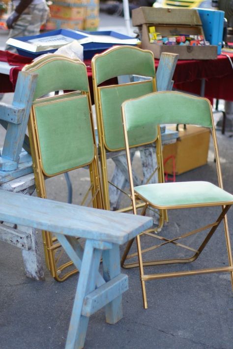 Four green velvet folding chairs from the 50's. Velvet Folding Chair, Party Chairs And Tables, Folding Patio Chairs, Pretty Folding Chairs, Vintage Folding Chairs, Folding Chair Makeover, 50s Chairs, Metal Folding Chairs, Office Chair Without Wheels