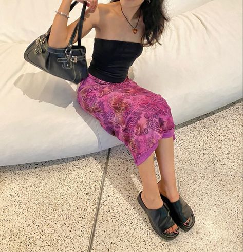 Paisley Skirt, Bella Hadid Outfits, Trendy Fashion Outfits, Skirt Midi, Cute Summer Outfits, Cute Skirts, Spring Summer Outfits, Skirt Outfits, Platform Sandals