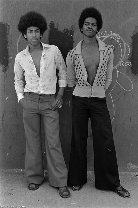 Intimate portraits reveal what life was like for London's young black community in the 1970s and 80s | Daily Mail Online 70s Black Fashion, 70s Party Outfit, 70s Fashion Men, Look Disco, 70s Mens Fashion, Style Année 80, African American Fashion, 70s Men, Disco Fashion