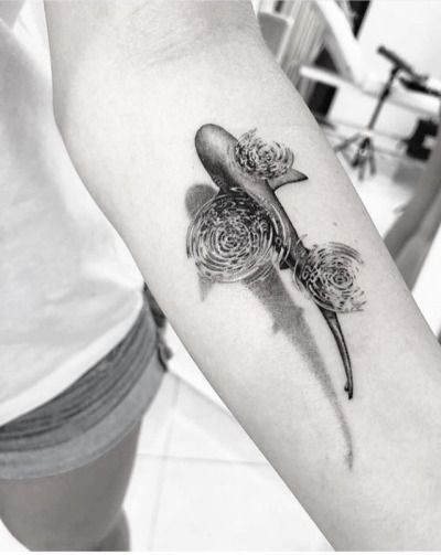 Amazingly realistic top down shark tattoo with water ripples on the arm | www.otziapp.com Natur Tattoo Arm, Hai Tattoo, Mangas Tattoo, Sea Tattoo, Whale Tattoos, Shark Tattoo, Ocean Tattoos, Shark Tattoos, Top Tattoos