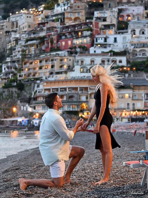 Proposal Inspiration, Romantic Marriage, Beach Proposal, Luxury Boat, Italy Honeymoon, Romantic Proposal, Wedding Proposals, Engagement Ideas, Italy Vacation