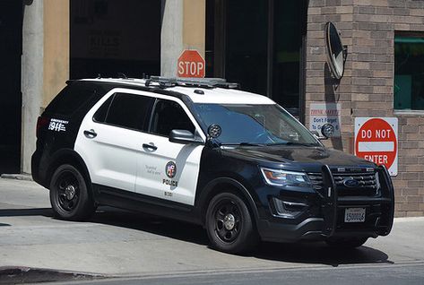 Fbi Car, Lapd Swat, Lapd Police, New Ford Explorer, Gmc Suv, Police Truck, California Highway, Low Rider Girls, California Highway Patrol