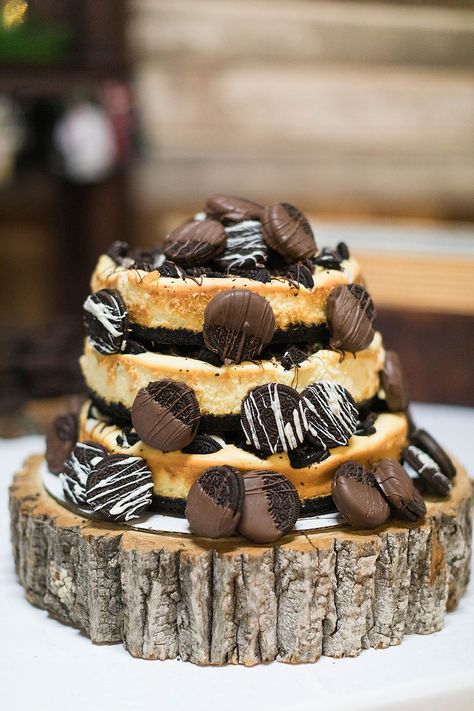 Delicious chocolate-covered Oreo wedding cheesecake. Great grooms cake option, or for couples looking for alternatives to traditional wedding cakes. Grooms Wedding Cake Ideas, Grooms Cake Cheesecake, Cheesecake Grooms Cake, Grooms Cake Country, Oreo Wedding Cake, Oreo Wedding, Groomsmen Cake, Grooms Cake Ideas, Chocolate And Strawberry Cake