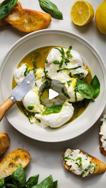 Burrata On Toast, Recipes With Burrata Cheese, Burrata Recipe Appetizers, Garlic Toasts, Burrata Appetizer, Crunchy Garlic, Burrata Recipe, Garlic Toast, Garlic Infused Olive Oil