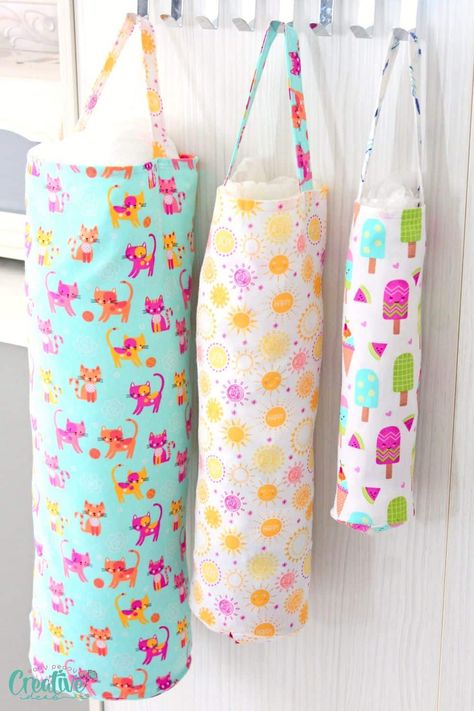 Plastic bag holder sewing tutorial - Easy Peasy Creative Ideas Diy Grocery Bag Holder, Diy Plastic Bag, Diy Plastic Bag Holder, Grocery Bag Storage, Bag Holder Pattern, Simple Sewing Tutorial, Plastic Bag Dispenser, Plastic Bag Holder, Hair Ties Diy