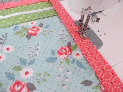 Patchwork, Bags To Sew, Quilters Bag, Minimalist Quilt, Moda Bake Shop, Get Scared, Diy Sewing Gifts, Crafts Sewing Projects, Quilt Retreat