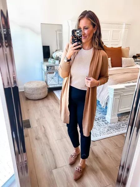 Rust Cardigan Outfit Fall Work, Business Casual Mules Outfit, Brown Mules Outfit Work, Black Mules Outfit Work, Teacher Cardigan Outfits, Black Cardigan Outfit Work, Brown Mules Outfit, Black Cardigan Outfit Casual, Outfits With Mules Flats