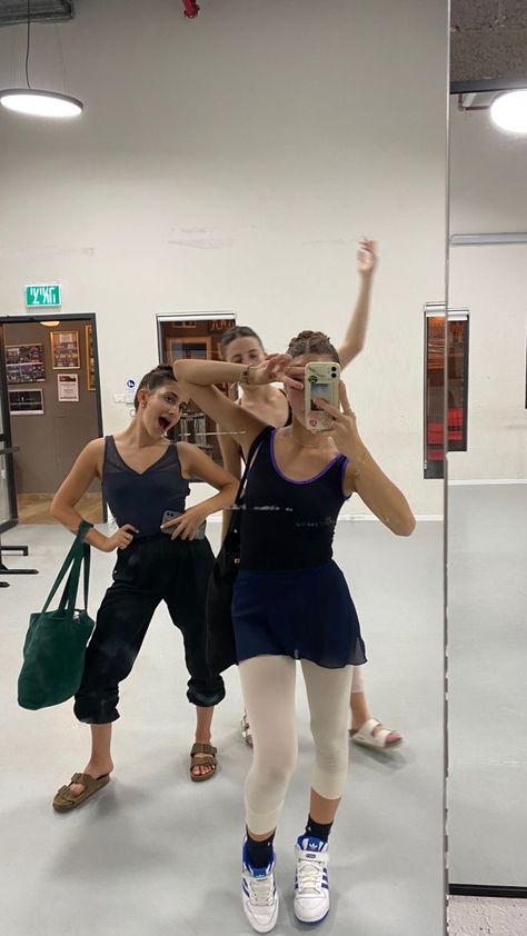 Dance Class Aesthetic, Dance Class Outfit, Dancer Lifestyle, Ballet Academy, Dance Dreams, Class Outfit, Ballet Core, Fits Aesthetic, Dancing Aesthetic