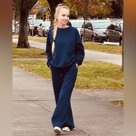 Woman sweatsuit, tracksuit brand new Drop Shoulder Sweatshirt, Dropped Shoulder Sweatshirt, Dark Navy Blue, Blue And Black, Dark Navy, Jumpsuits For Women, Drop Shoulder, Black Fashion, Pant Jumpsuit