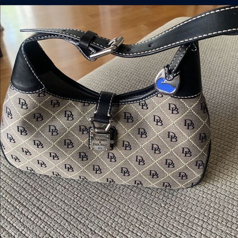 New Without Tags Small Dooney And Bourke Purse. Excellent Condition. Pictures With Measurements Included. Perfect Gift For Christmas. Black Purse, Signature Canvas, Canvas Handbags, Dooney And Bourke, Dooney Bourke Handbags, Gift For Christmas, Dooney & Bourke, Black Purses, Hand Bags