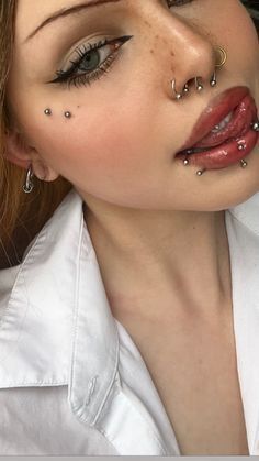 Elegant Face Piercings, All Facial Piercings, A Lot Of Face Piercings, Symmetrical Facial Piercings, Heavily Pierced Face, Unique Facial Piercings, Piercings No Rosto, Cute Peicerings Face, Unique Face Piercings